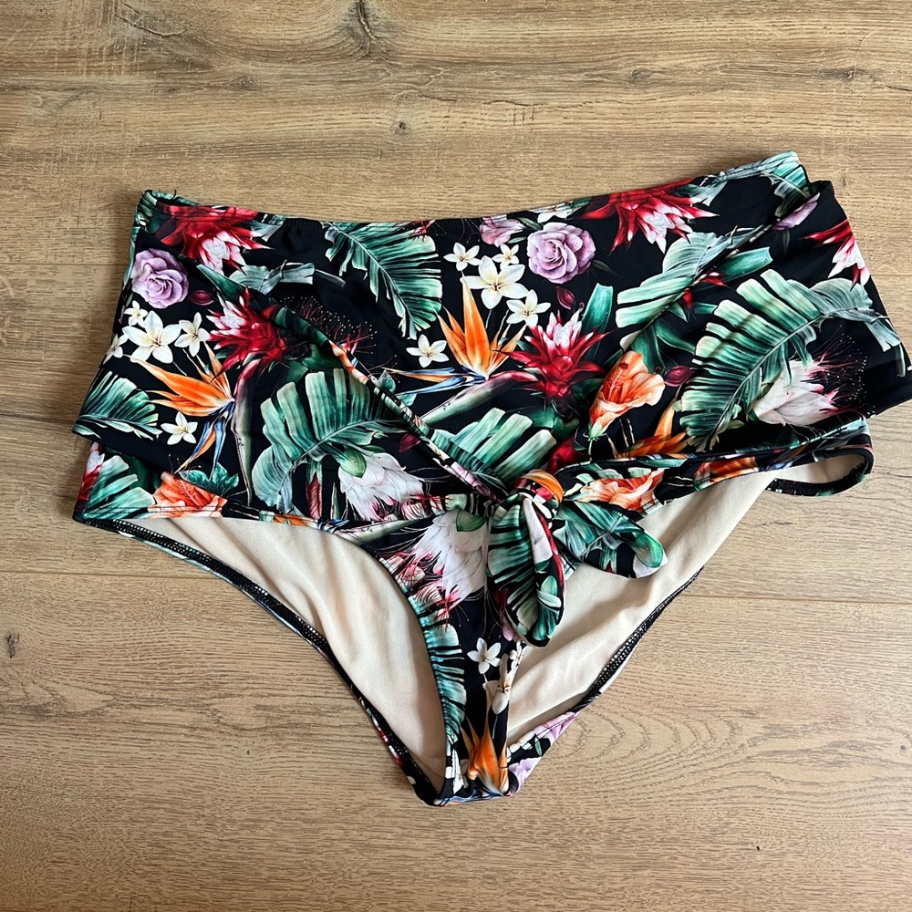 XL Kortni Jeane Tie-Front Bottoms